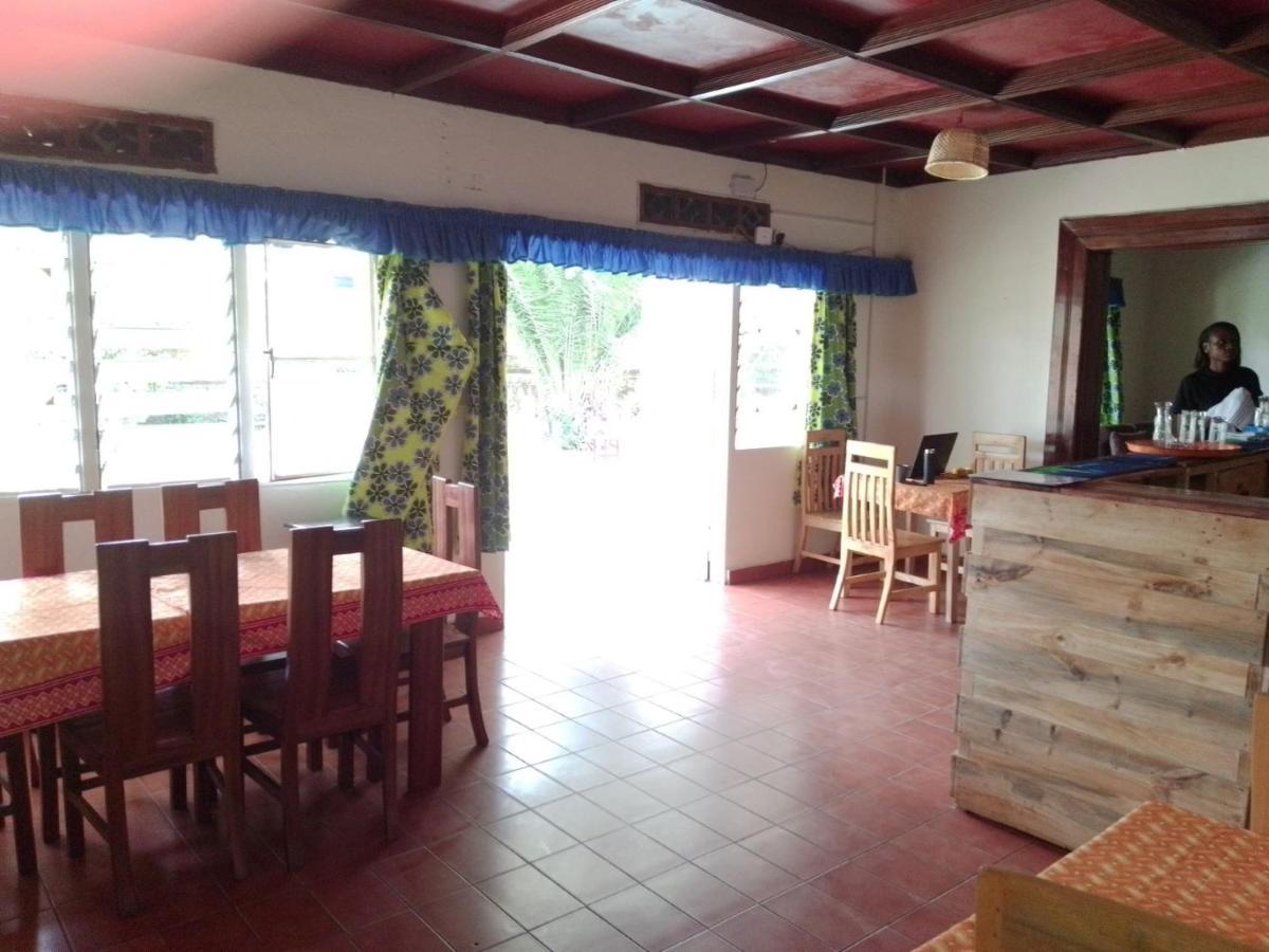Colibri Taverne & Guest House Gisenyi Exteriör bild