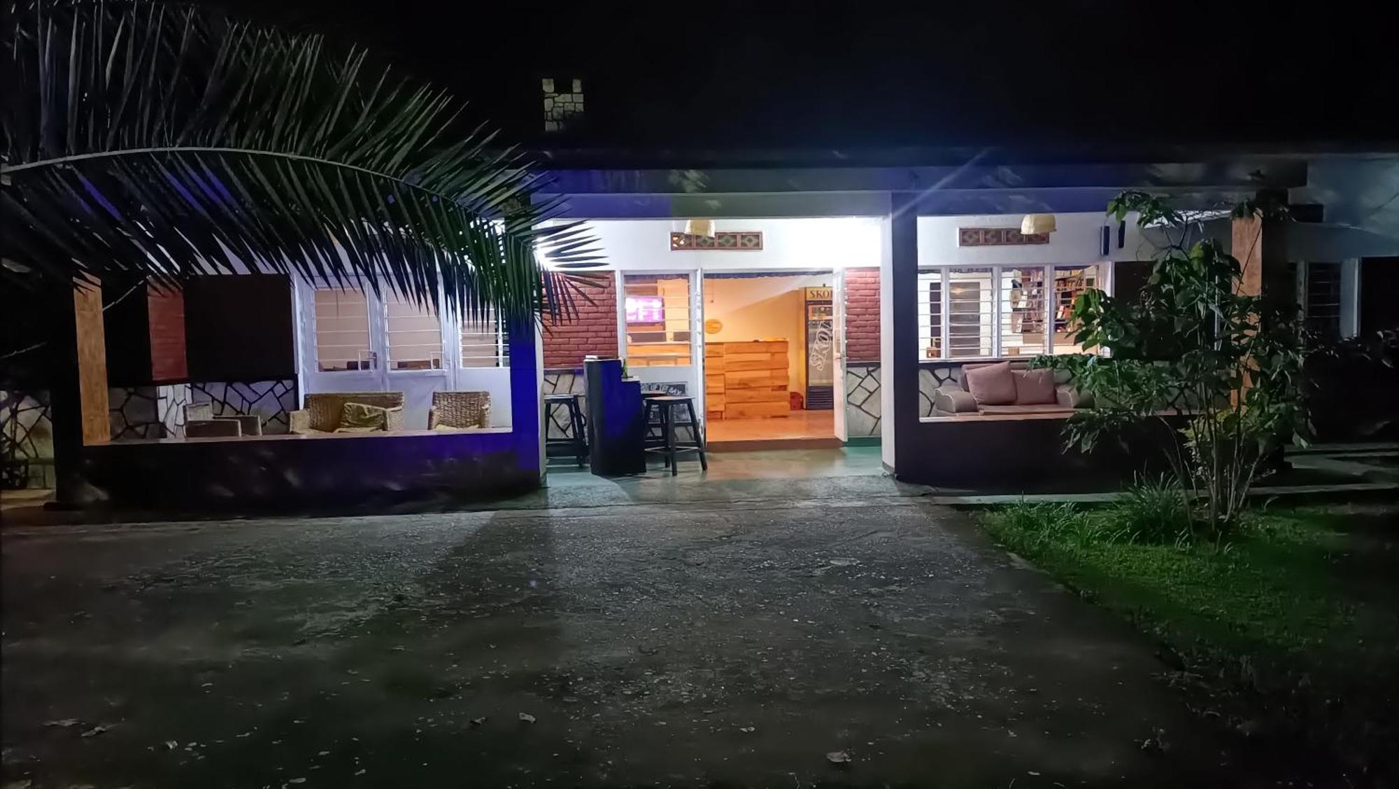 Colibri Taverne & Guest House Gisenyi Exteriör bild