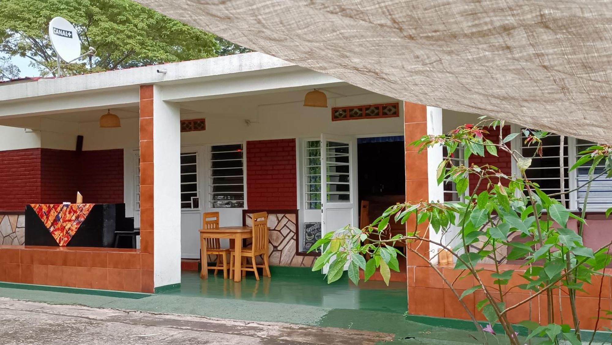 Colibri Taverne & Guest House Gisenyi Exteriör bild