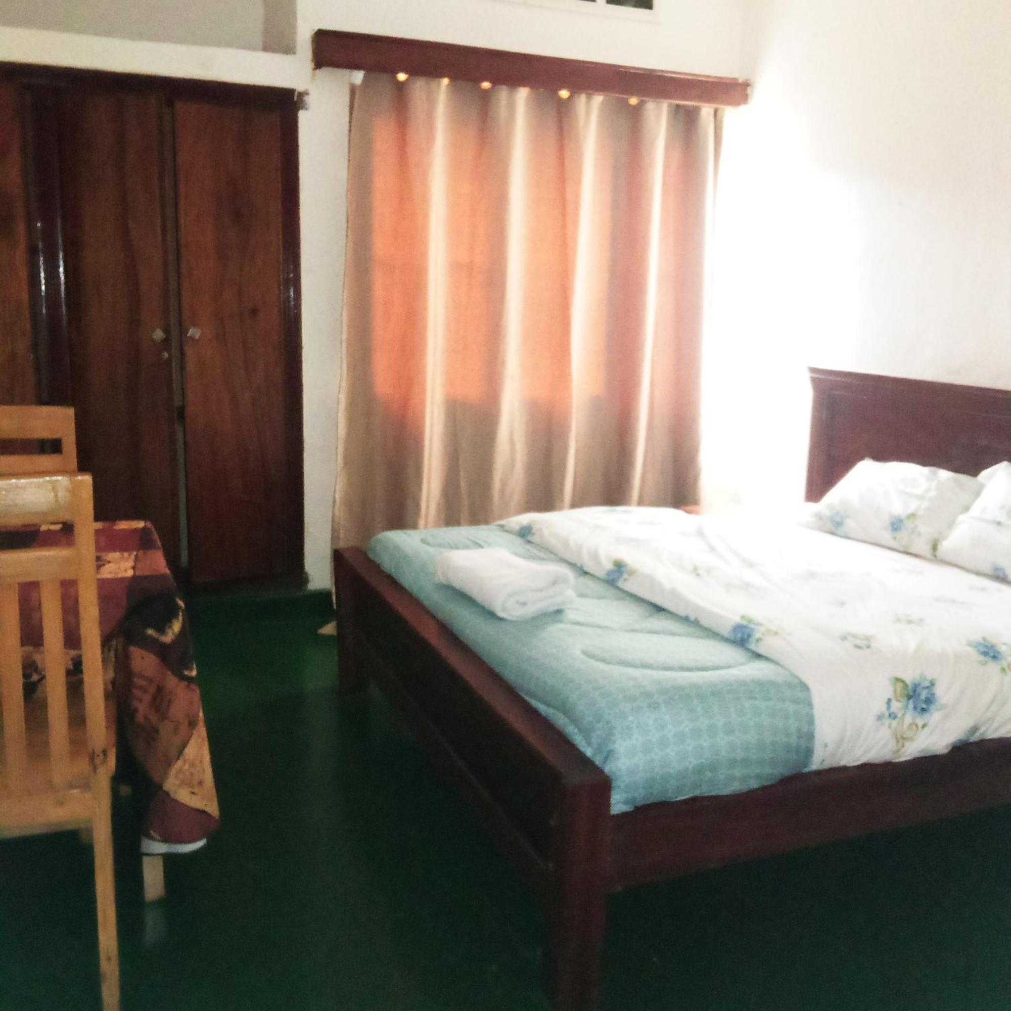 Colibri Taverne & Guest House Gisenyi Exteriör bild